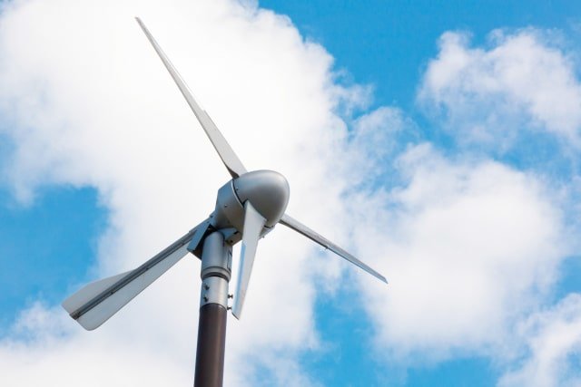 風力発電の設備点検におけるドローン活用、具体事例と現状